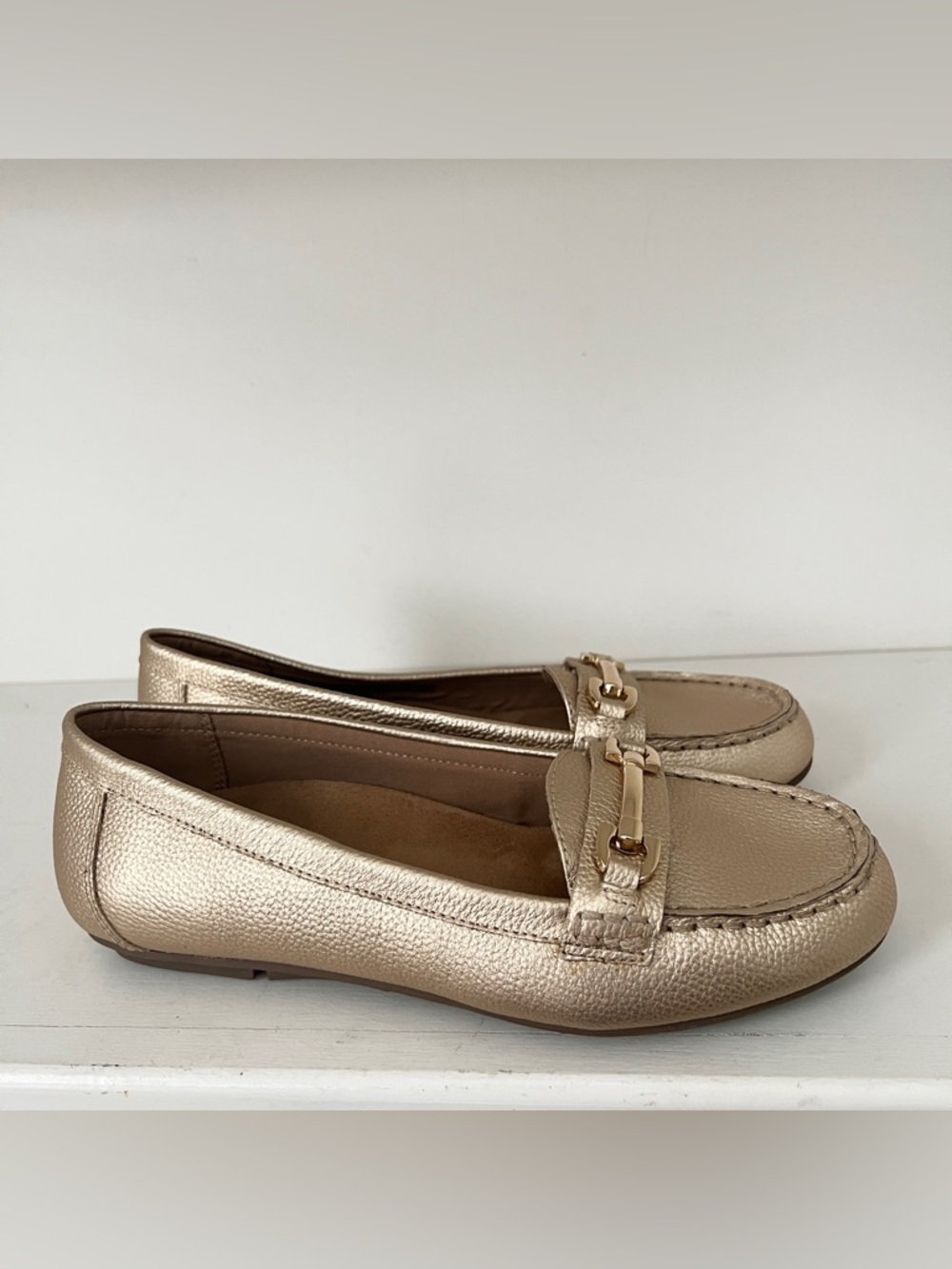 Vionic Kenya Gold Metallic Pebbled Leather Loafers Womens 7.5